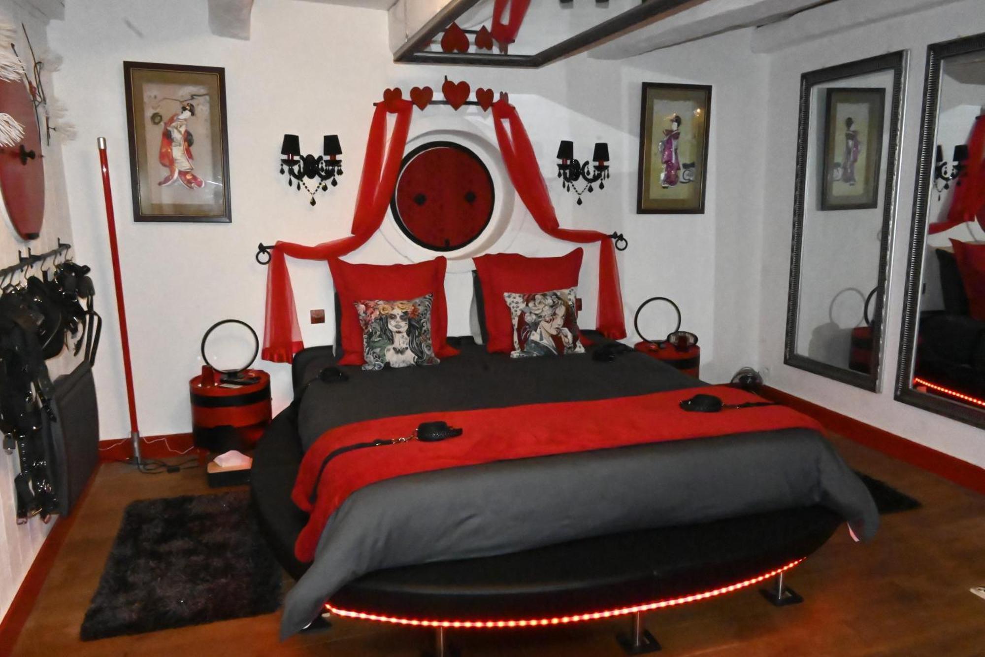 Love Room Donjon Dol In Love Bdsm Доль-де-Бретань Экстерьер фото